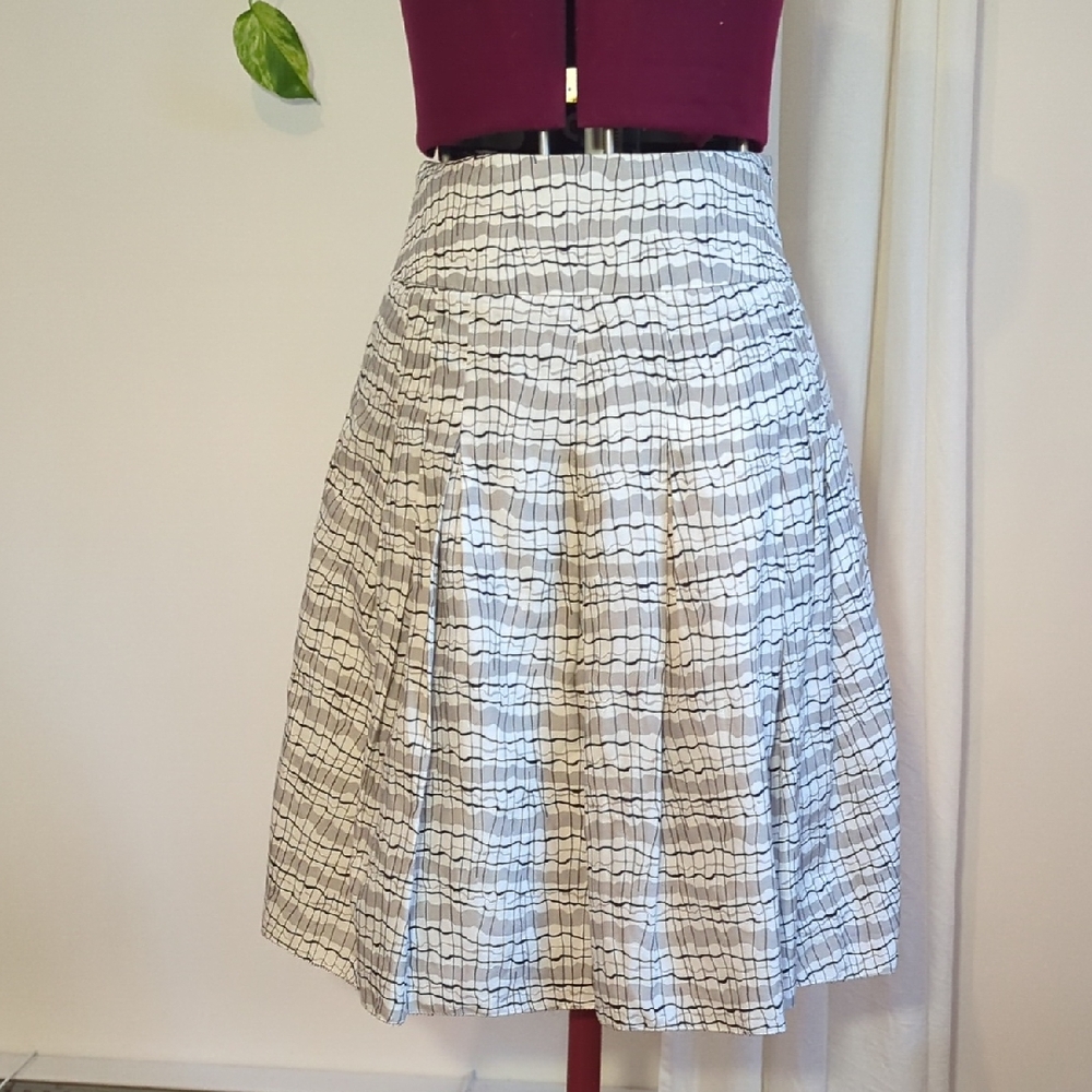 Mexx / 30 % Silk Black & White Textured Pleated A-Line Skirt